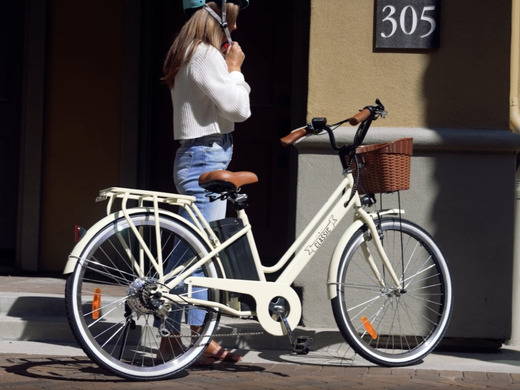 giant suede bicycle Giant- Suede Woman's Bike- MSRP $590: Pink -women-26inch Its lightweight  aluminum frame puts you in an upright, back-friendly riding position and  the high-rise handlebars let you sit back and relax as the